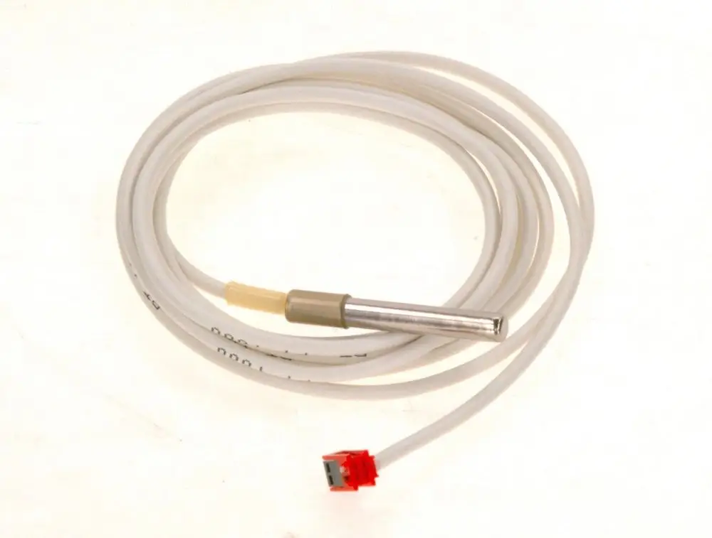 Temperaturfühler mit metallischer Spitze und Kabel, hergestellt von Bosch, zur Messung von Temperaturen in verschiedenen Anwendungen.